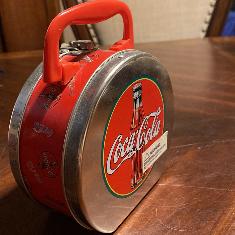 Coca Cola small lunch box round. - Picture 2 of 5